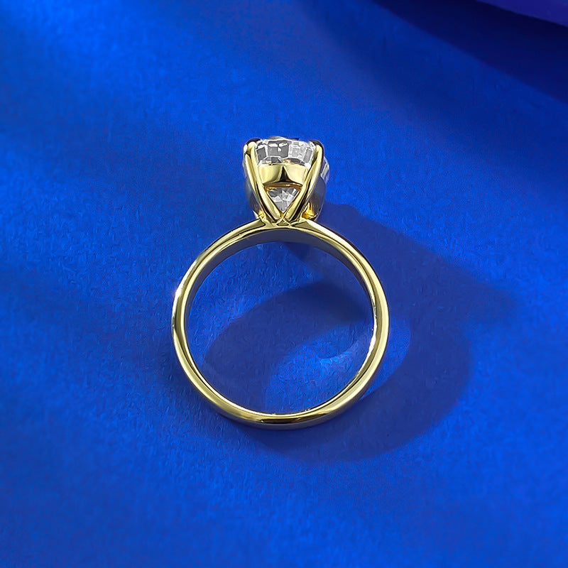 Straight-through finger view of 3.5 Carat Oval Solitaire Engagement Ring, showing thickness of 3mm gold band | Club Lux