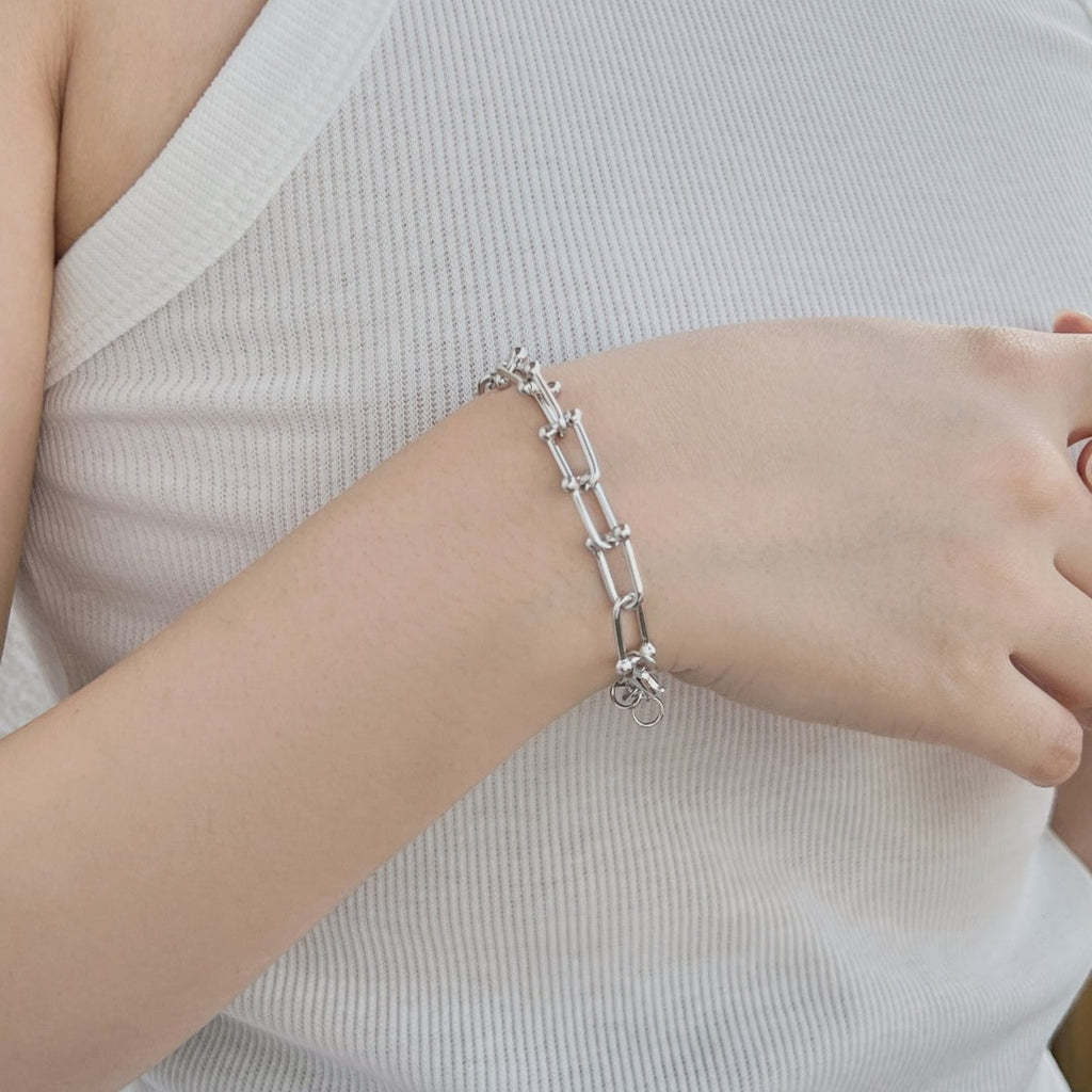 Link the things you adore like never before!  Layer it with other bangles and bracelets for a stand-out statement, or rock it solo for a spotlight-stealing look - our Isla bracelet is sure to give you all the style you need!